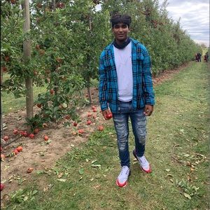 Meet your Posher, Akash